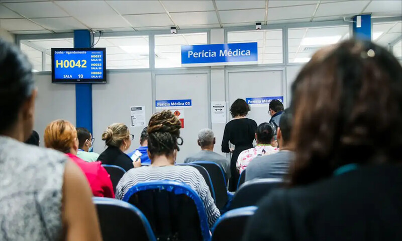 INSS suspende programa de redução da fila de benefícios por falta de verba