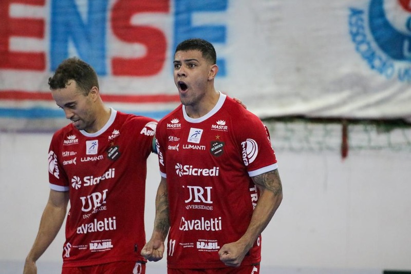 Atlântico vence Uruguaianense e abre vantagem na semifinal do Gauchão de Futsal