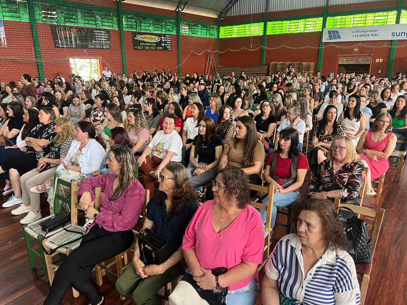 “Entre Elas” reúne 500 mulheres em Erechim em uma celebração de força e união feminina