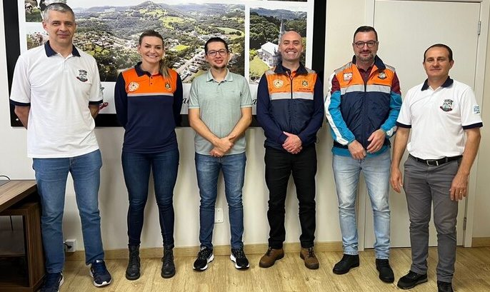 Barra do Rio Azul recebe visita técnica da CREPDEC 7 após série de enchentes