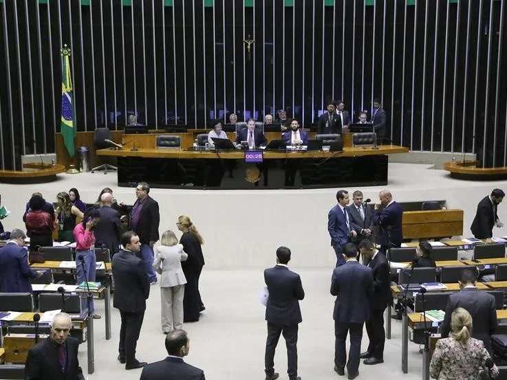 Câmara aprova reajuste para servidores do Judiciário