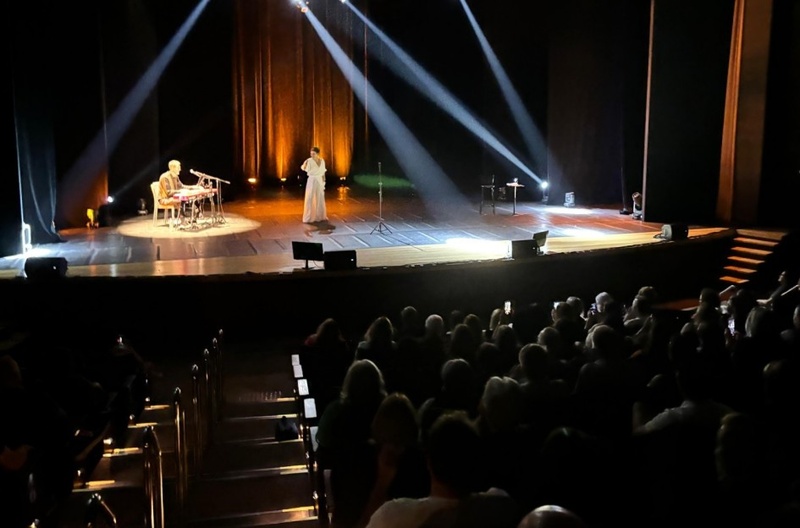 Show solidário de Zizi Possi homenageia voluntários das enchentes no Vale do Taquari