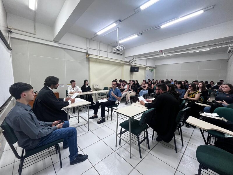 Estudantes do Curso de Direito da URI vivenciam Audiência Simulada