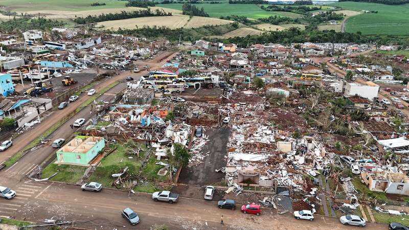 Tornado devasta Rio Bonito do Iguaçu e destrói 80% da cidade no Paraná