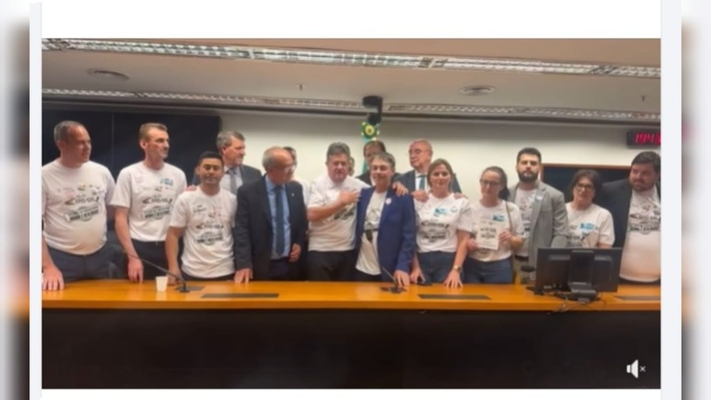 Comitiva de Marcelino Ramos e Maximiliano de Almeida comemora aprovação de emenda para a RS-126