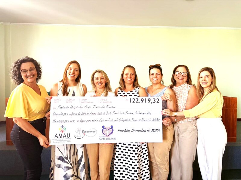 Primeiras-damas da AMAU repassam recursos para o Santa Terezinha
