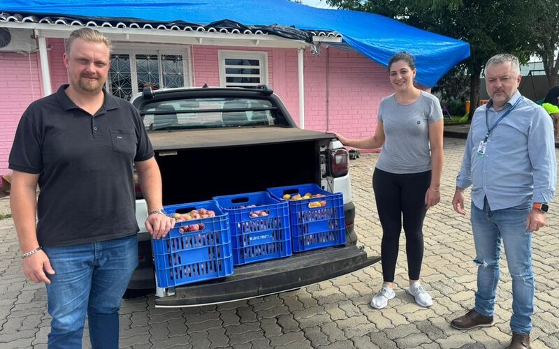 Projeto do Programa de Apoio à Produção de Alimentos Agroecológicos e Orgânicos entrega frutas ao Lar da Criança