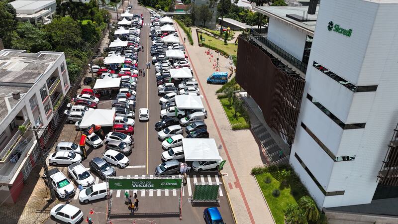Tradicional Feirão de Veículos do Sicredi em Erechim oferece condições especiais para carros e motos
