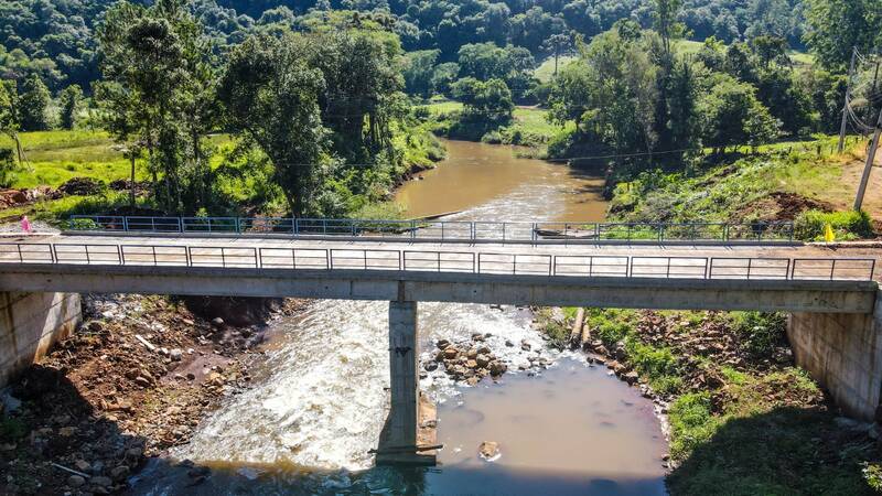 Nova ponte sobre o rio Dourado já está liberada para tráfego em Aratiba