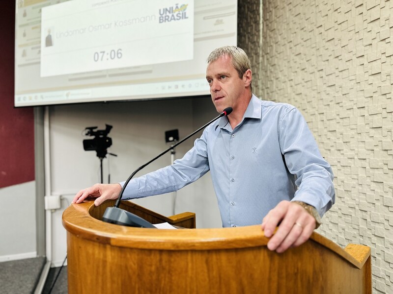 Vereador solicita ponto de coleta de lixo seco e requalificação de calçada no Petit Village