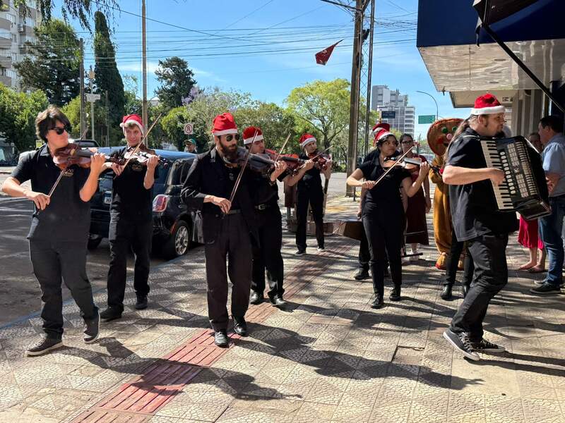 Natal Erechim leva música e experiências culturais as ruas e comércio local