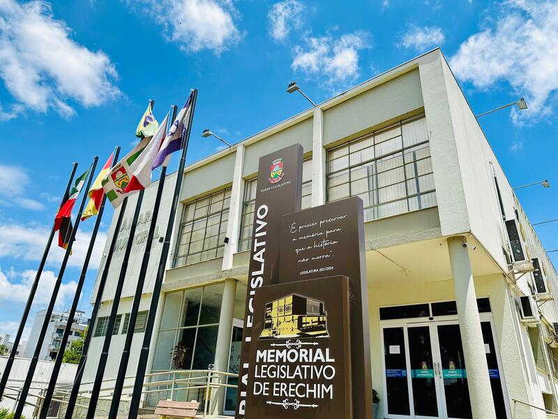 Após assinatura de ato, Câmara de Erechim confirma manutenção do horário regular