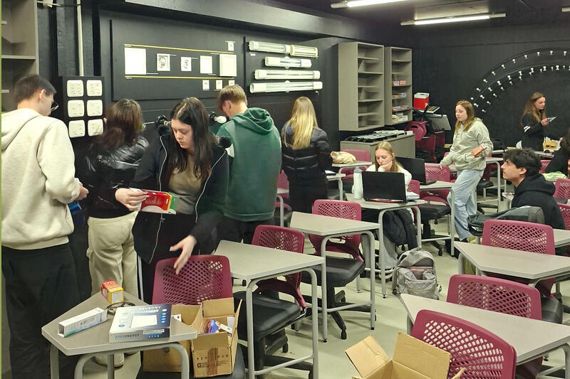 Projeto de Extensão de Arquitetura e Urbanismo da URI promove educação sobre iluminação