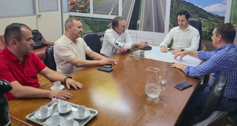 Prefeito Paulo Polis trata de obras estratégicas em reunião no DAER, em Porto Alegre