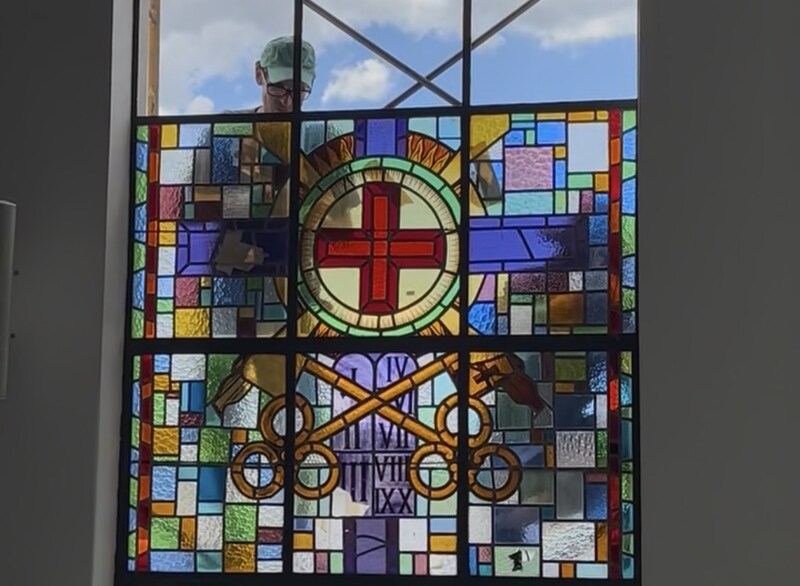 Vitrais do Santuário de Fátima, em Erechim, passam por restauração