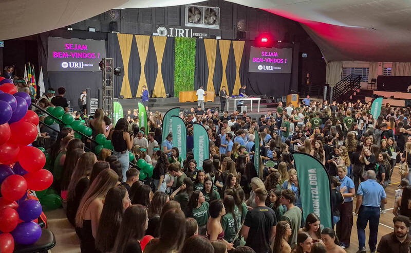 Calouros são recepcionados com festa e integração na URI Erechim