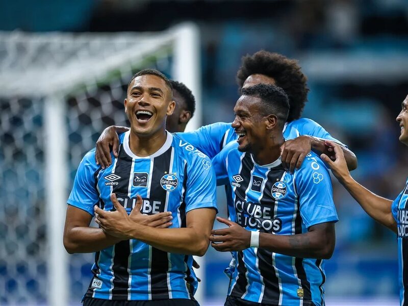 Grêmio vence o Novo Hamburgo e garante vaga na semifinal do Estadual