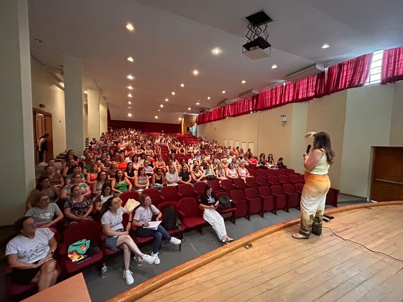 Formação continuada mobiliza servidores da Educação no planejamento do ano letivo em Erechim