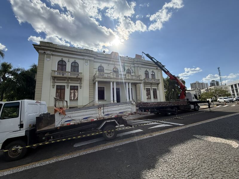 Prefeitura de Erechim executa obra de recuperação do telhado após danos causados por granizo