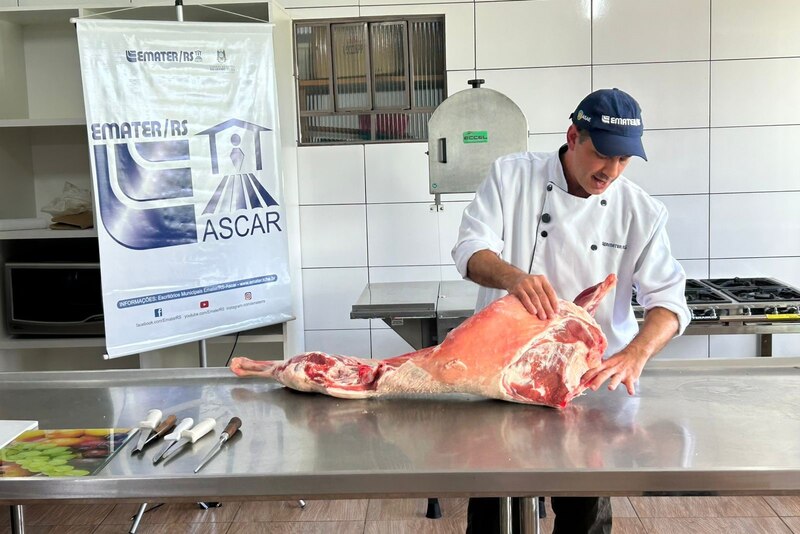 Produtores de Cruzaltense aprendem técnicas de processamento de carne ovina