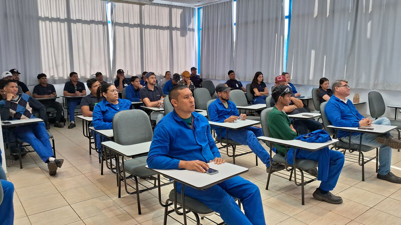 Comil capacita mais de 450 funcionários