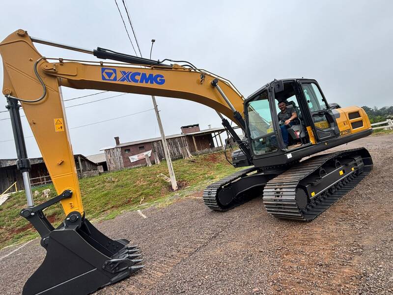 Prefeitura de Getúlio Vargas recebe nova escavadeira hidráulica para reforçar o parque de máquinas