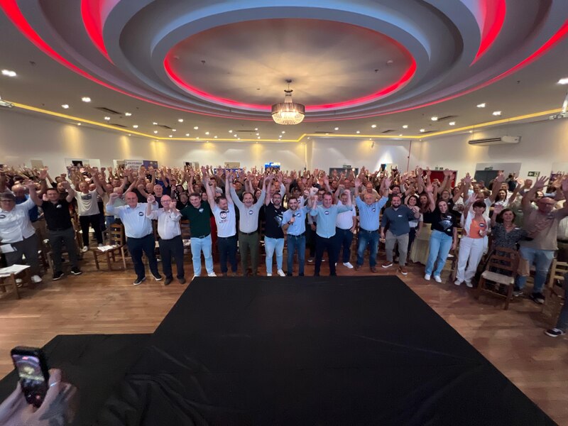 MDB reúne lideranças e lança pré-candidaturas de Gabriel Souza ao governo do Estado e de Fifo Parenti a deputado estadual