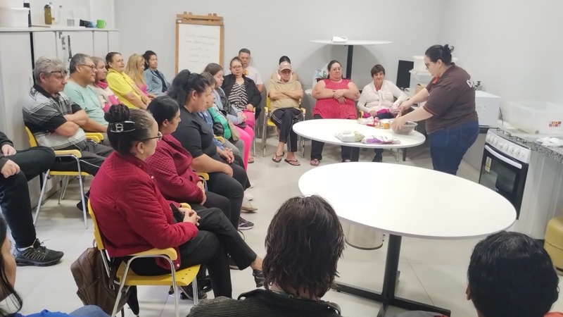Oficina de chocolate no CAPS Renascer promove aprendizado, convivência e fortalecimento do cuidado em saúde mental