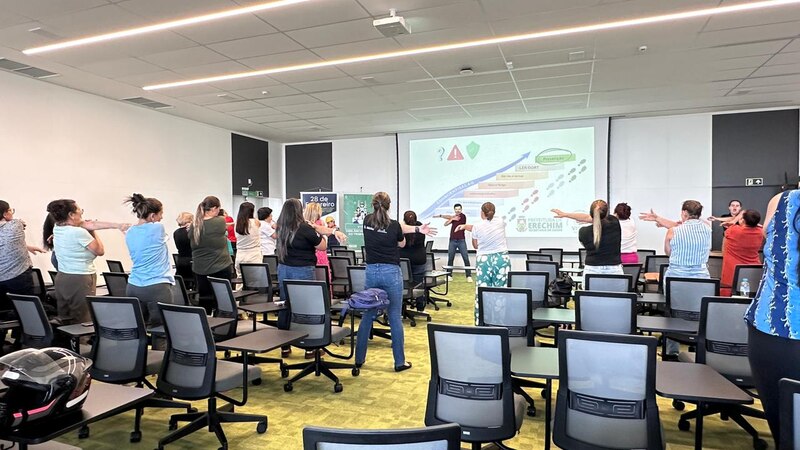 Profissionais da higienização do município de Erechim participam de palestra sobre saúde no trabalho