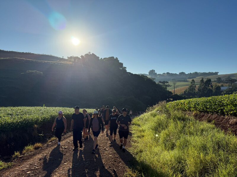 Caminhada “Caminhos da Ponte” reúne participantes em meio às belezas naturais de Ponte Preta