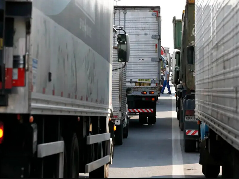 Piso mínimo do frete ganha novas regras e evita paralisação de caminhoneiros