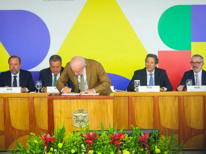 Lula zera PIS e Cofins do diesel para conter alta do combustível