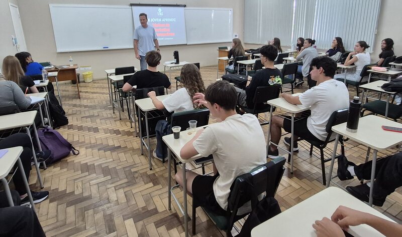 Programa URI Jovem Aprendiz inicia ano letivo com foco na qualificação e no protagonismo juvenil