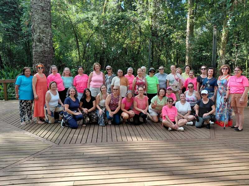 Dança circular reúne comunidade no Longines Malinowski e fortalece práticas do SUS em Erechim