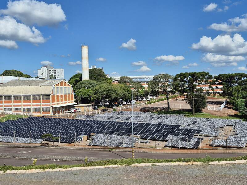 Começa substituição das placas de energia solar da URI