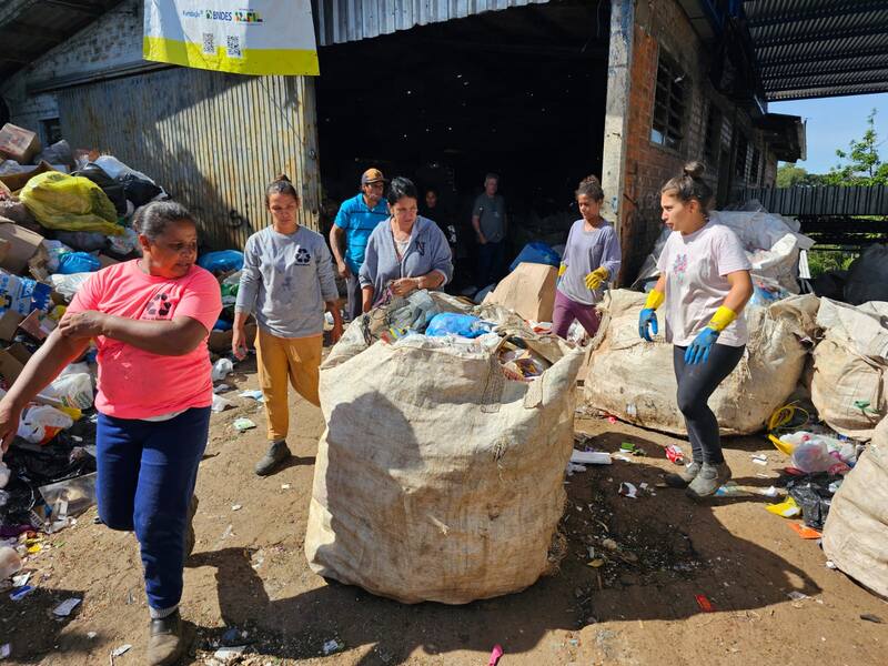 Reciclagem garante sustento de cerca de 100 famílias em Erechim