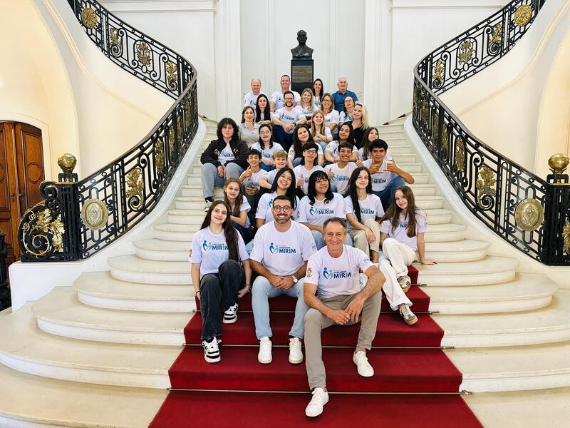 Vereadores mirins de Erechim visitam instituições públicas em Porto Alegre