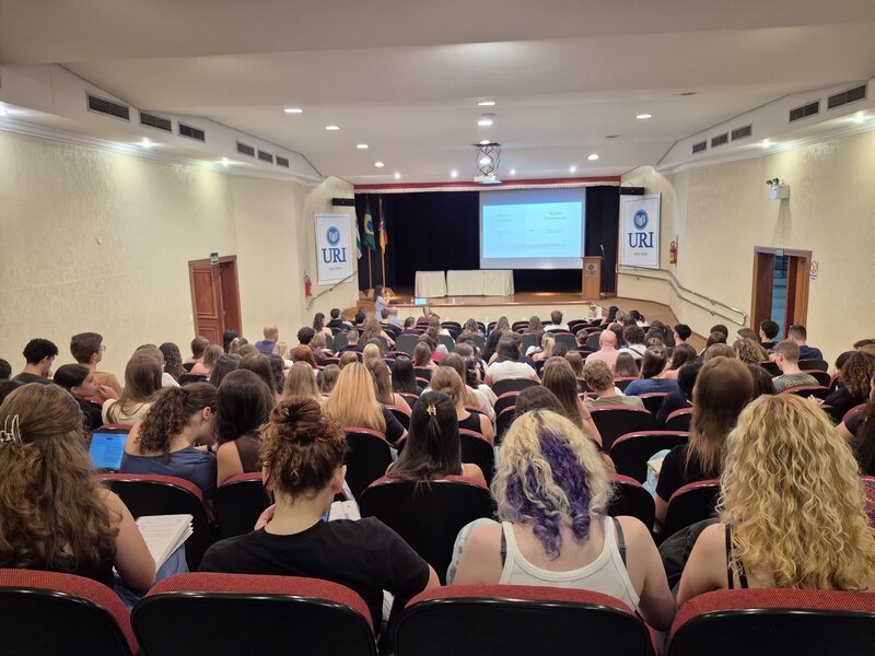 Aula inaugural de Psicologia da URI debate limites entre sofrimento e diagnóstico
