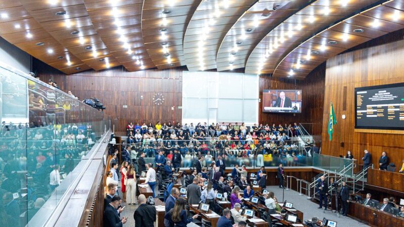  Assembleia aprova reajuste de 5,4% para professores da rede estadual