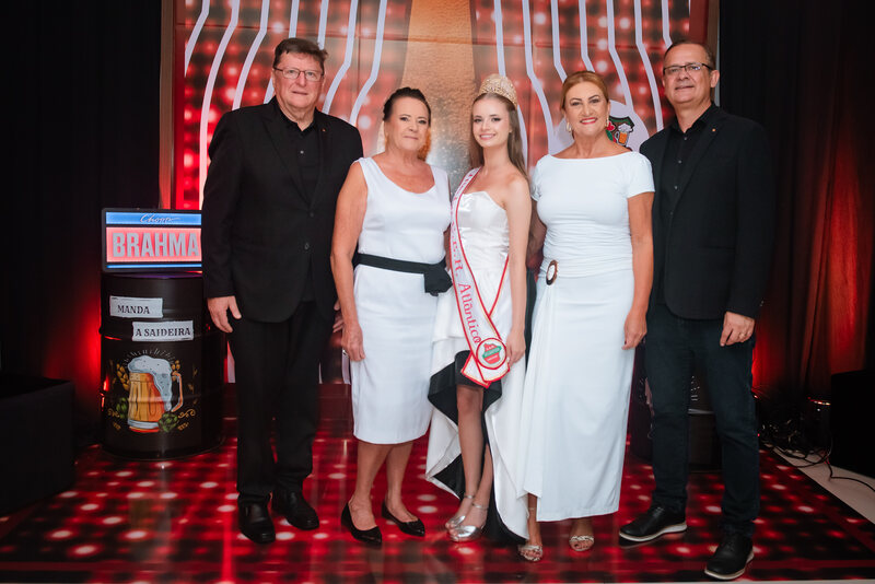 IX Cervejaria do Galo reúne associados em noite de música, ambientação temática e confraternização no CER Atlântico