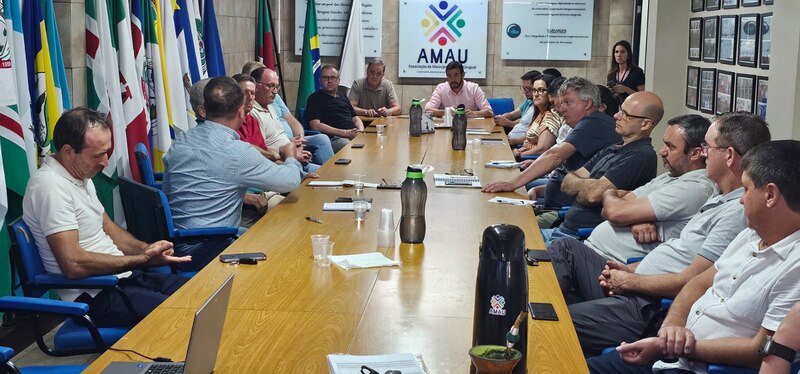 Amau debate sobre o impacto da lei complementar nº 226/2026 nos orçamentos municipais