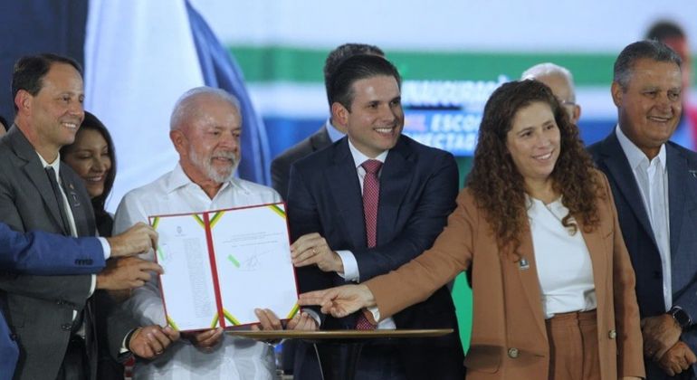 Nova lei acaba com lista tríplice e muda escolha de reitores nas universidades