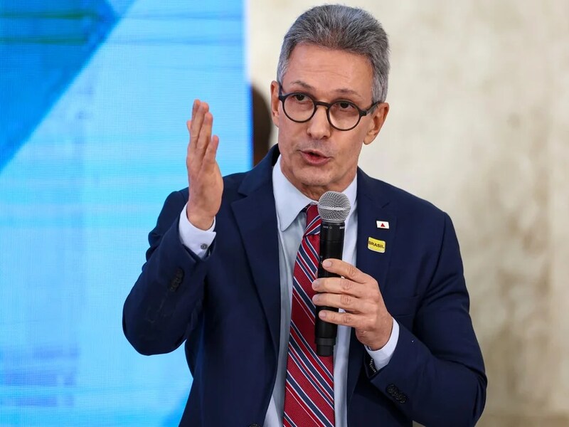 Zema renuncia ao governo de MG para disputar Presidência