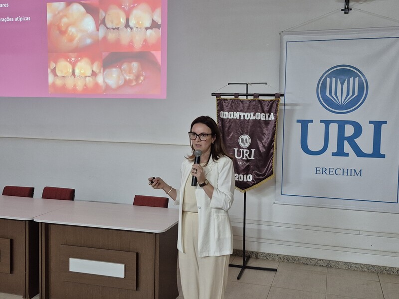 Aula inaugural do Curso de Odontologia da URI reúne acadêmicos e profissionais da área