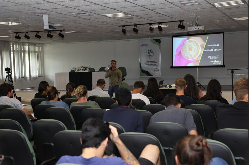 Seminário na UFFS destaca inovação e sustentabilidade no controle biológico no Alto Uruguai Gaúcho