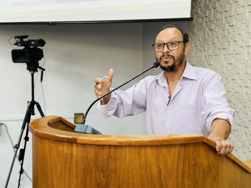Vereador Sérgio Alves Bento cobra pavimentação e melhorias em ruas de diversos bairros