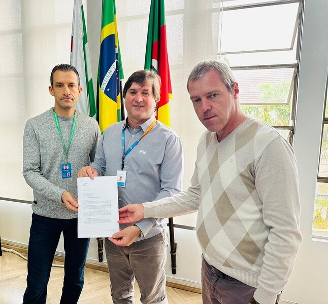 Vereador Lindomar Kossmann recebe representante da RGE para discutir estrutura de atendimento