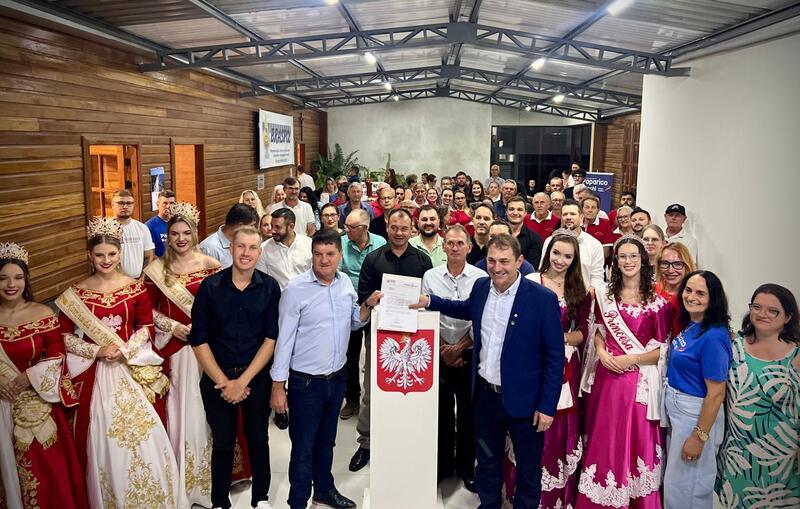 Áurea celebra reconhecimento estadual da Festa Nacional da Czarnina em noite histórica