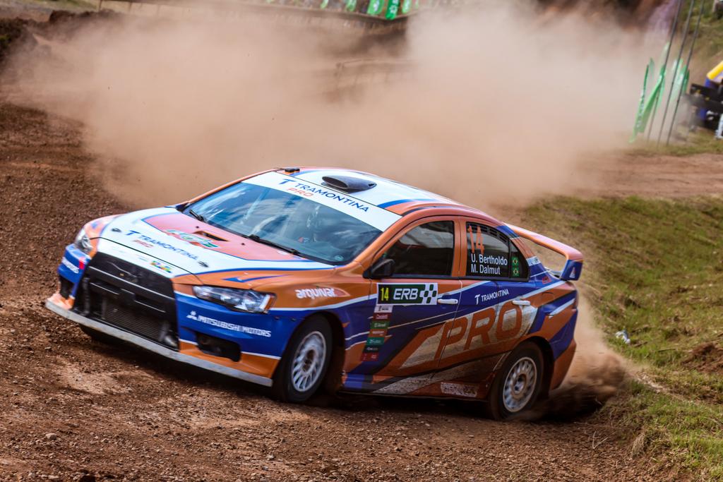 Brasileiros tentam manter liderança do Sul-americano de Rally