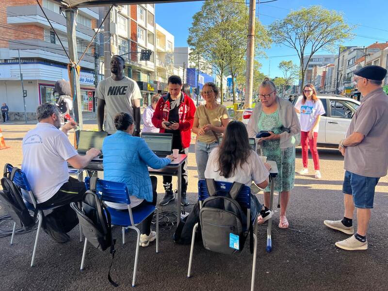 Vacinação contra gripe mobiliza população e imuniza 569 pessoas em Erechim